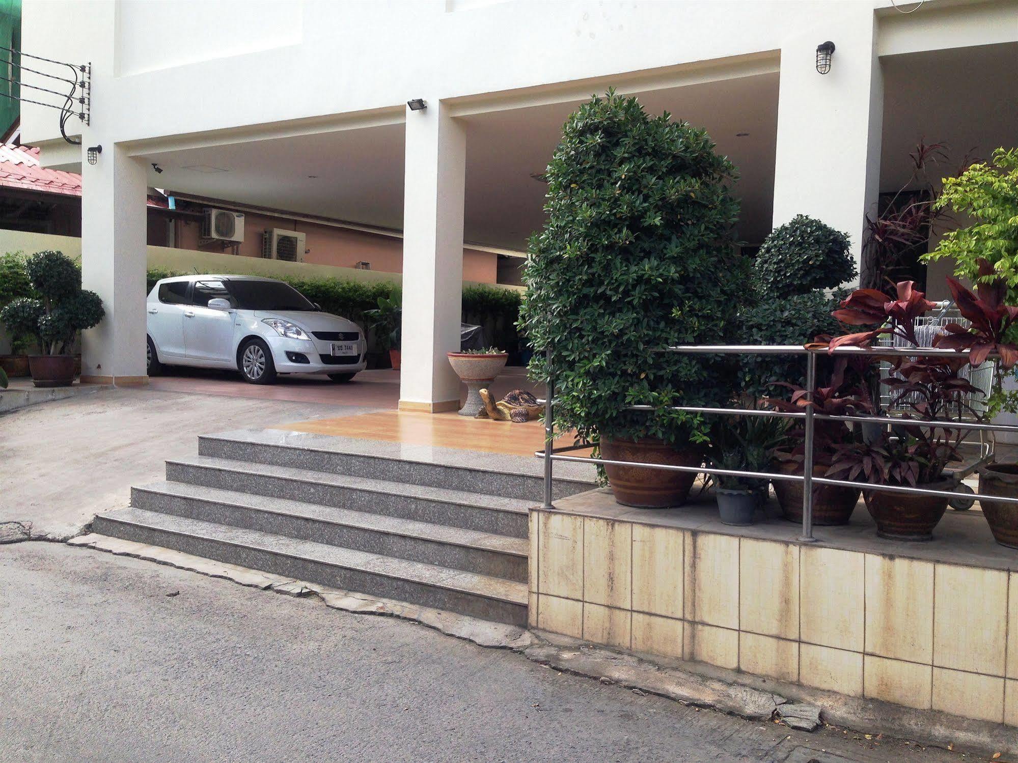 Maple Mansion Hotel Pattaya Buitenkant foto